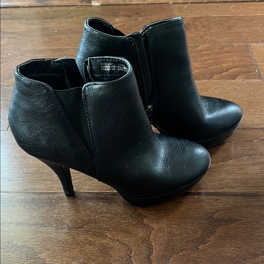 Elegant Black Ankle Boots